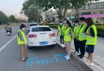 濰坊縣域開(kāi)放限時(shí)免費(fèi)停車泊位，志愿者暖心服務(wù)助力文明停車